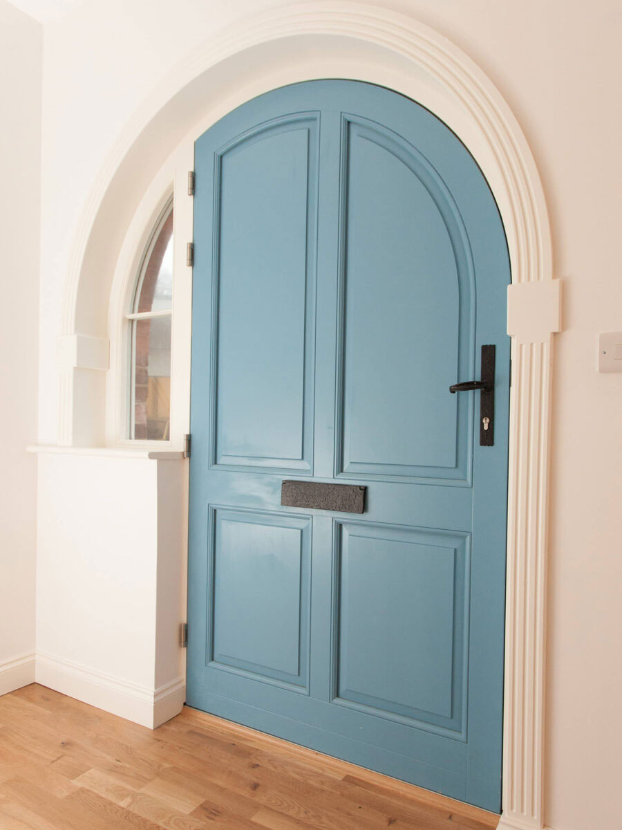 Porta in legno blu