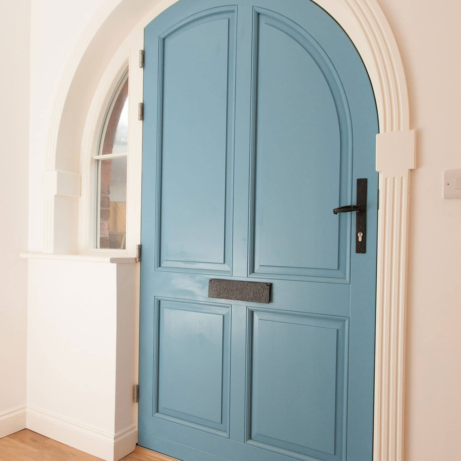 Porta in legno blu